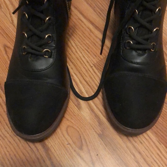 Women Boots - Picture 8 of 8